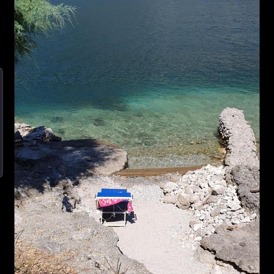 L For Lake Mandello del Lario Bagian luar foto