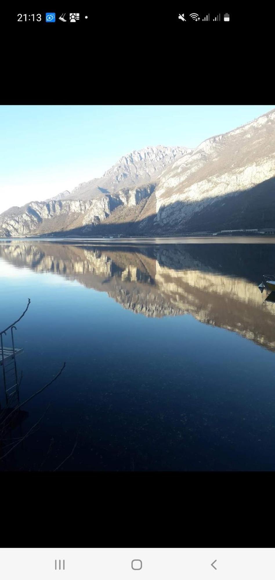 L For Lake Mandello del Lario Ruang foto