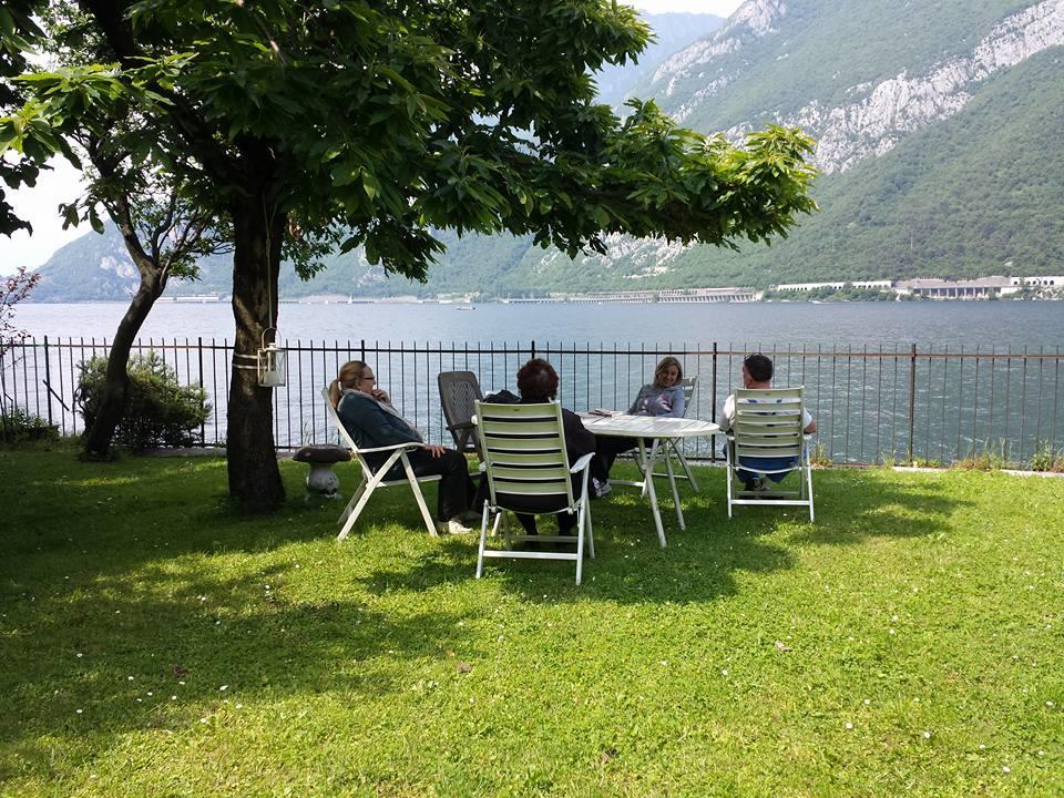 L For Lake Mandello del Lario Bagian luar foto